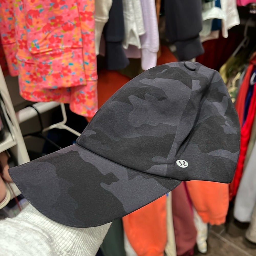 Lululemon Fast and Free running hat in heritage 365 camo, EUC